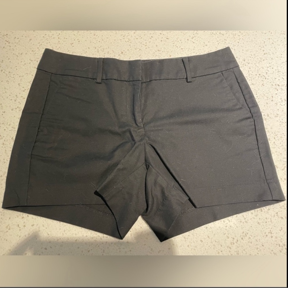 EUC - Ann Taylor Women's Black Shorts Size 4P (waist 15”)